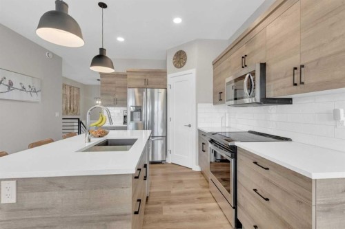 31 Vanson Close, Sylvan Lake, AB - Indoor Photo Showing Kitchen With Stainless Steel Kitchen With Upgraded Kitchen