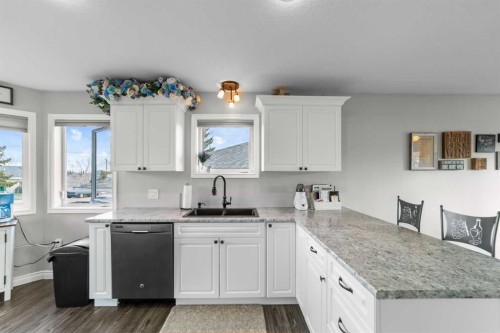 5007 52 Street, Amisk, AB - Indoor Photo Showing Kitchen With Upgraded Kitchen
