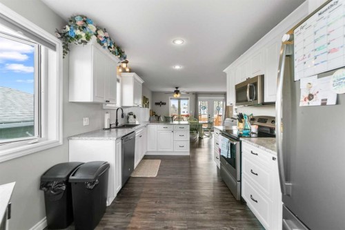 5007 52 Street, Amisk, AB - Indoor Photo Showing Kitchen With Upgraded Kitchen