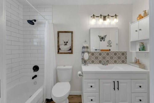 4702 57 Ave, Rimbey, AB - Indoor Photo Showing Bathroom
