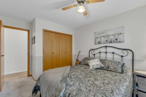 4702 57 Ave, Rimbey, AB - Indoor Photo Showing Bedroom
