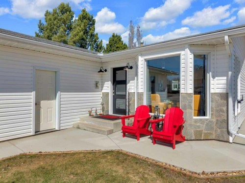 4702 57 Ave, Rimbey, AB - Outdoor
