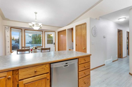 34 Lund Close, Red Deer, AB - Indoor Photo Showing Kitchen
