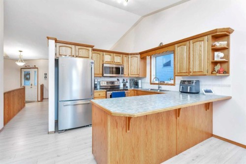 34 Lund Close, Red Deer, AB - Indoor Photo Showing Kitchen