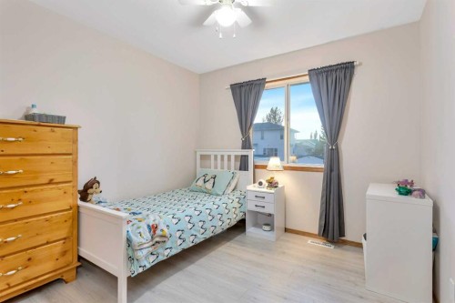 34 Lund Close, Red Deer, AB - Indoor Photo Showing Bedroom