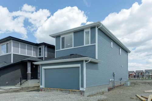 17 Southborough Common, Cochrane, AB - Outdoor