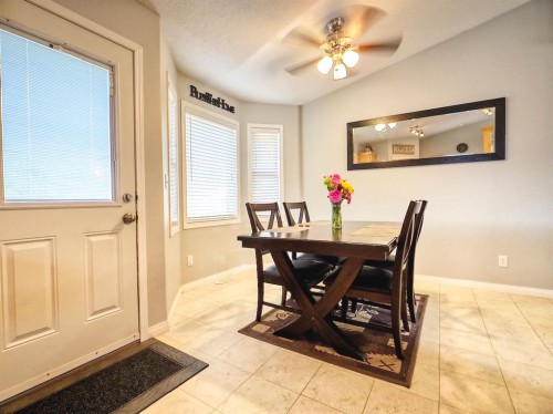 210 Bradford Crescent South, Three Hills, AB - Indoor Photo Showing Dining Room