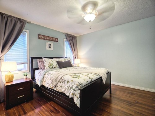 210 Bradford Crescent South, Three Hills, AB - Indoor Photo Showing Bedroom