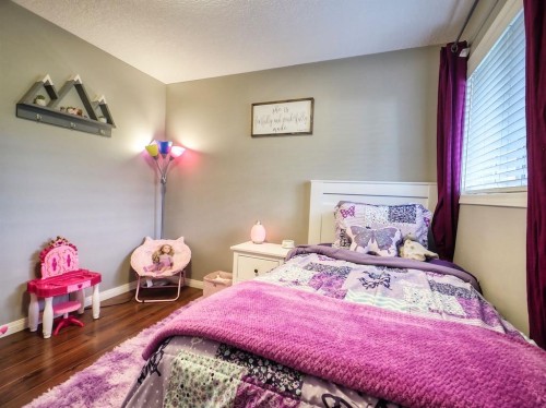 210 Bradford Crescent South, Three Hills, AB - Indoor Photo Showing Bedroom