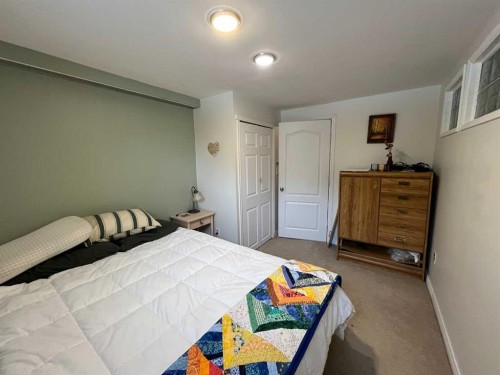 462075 Range Road 33, Winfield, AB - Indoor Photo Showing Bedroom