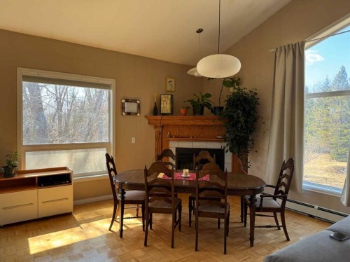 462075 Range Road 33, Winfield, AB - Indoor Photo Showing Dining Room