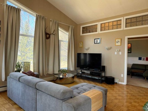 462075 Range Road 33, Winfield, AB - Indoor Photo Showing Living Room
