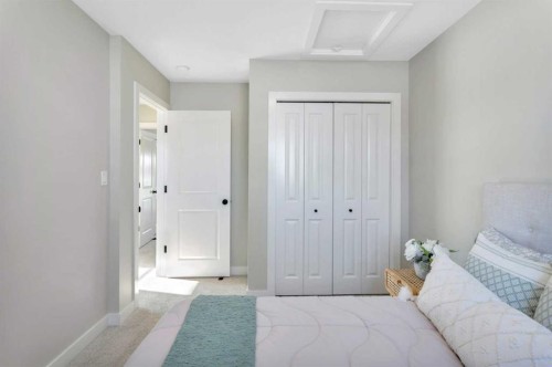 206 Cambridge Way, Sylvan Lake, AB - Indoor Photo Showing Bedroom