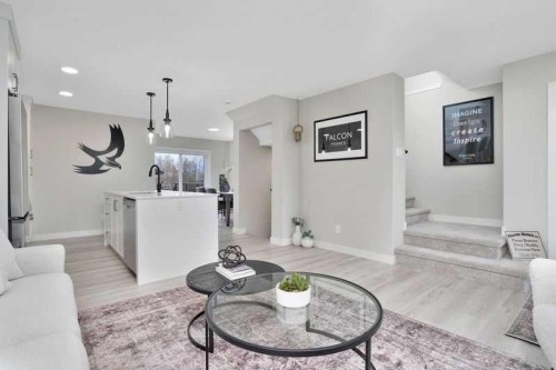 206 Cambridge Way, Sylvan Lake, AB - Indoor Photo Showing Living Room