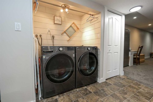 251 Overdown Drive, Red Deer, AB - Indoor Photo Showing Laundry Room