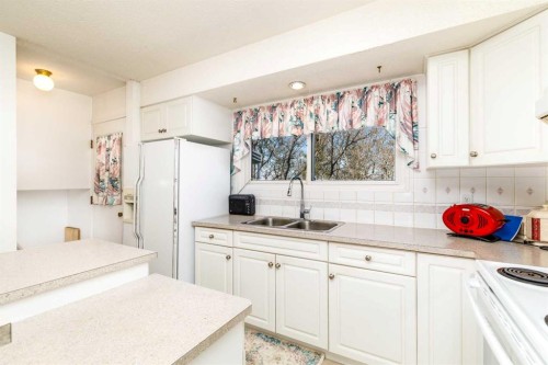 90 Welton Crescent, Red Deer, AB - Indoor Photo Showing Kitchen With Double Sink