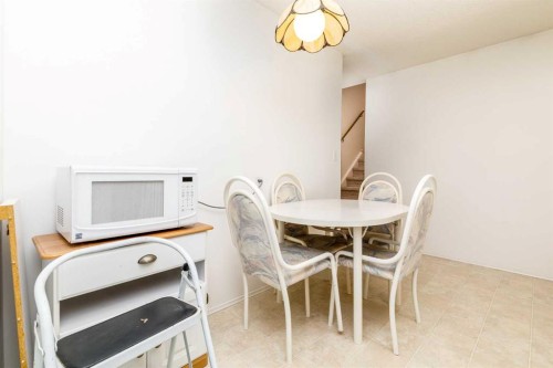 90 Welton Crescent, Red Deer, AB - Indoor Photo Showing Dining Room