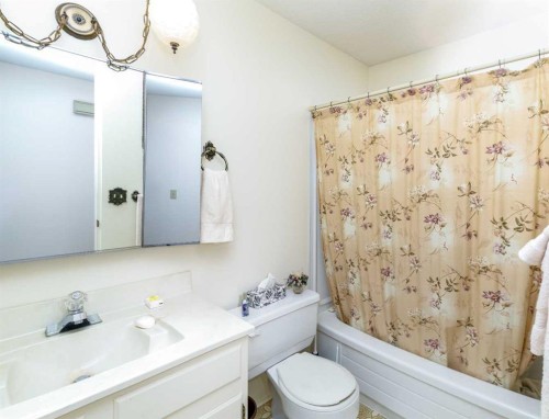 90 Welton Crescent, Red Deer, AB - Indoor Photo Showing Bathroom