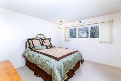 90 Welton Crescent, Red Deer, AB - Indoor Photo Showing Bedroom