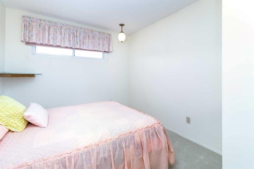 90 Welton Crescent, Red Deer, AB - Indoor Photo Showing Bedroom