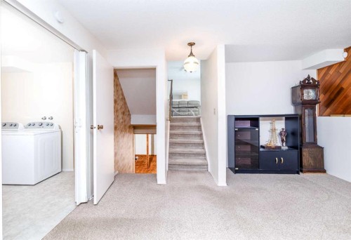 90 Welton Crescent, Red Deer, AB - Indoor Photo Showing Laundry Room