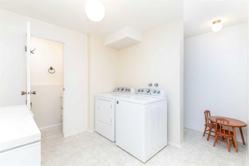 90 Welton Crescent, Red Deer, AB - Indoor Photo Showing Laundry Room