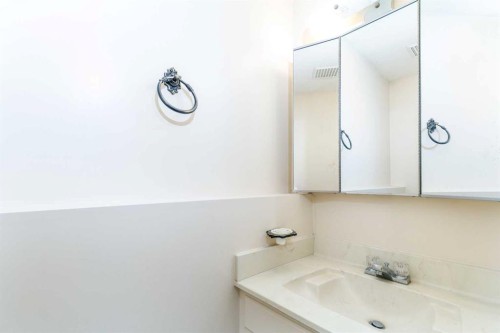 90 Welton Crescent, Red Deer, AB - Indoor Photo Showing Bathroom