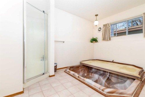 90 Welton Crescent, Red Deer, AB - Indoor Photo Showing Other Room