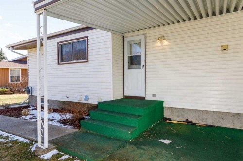 90 Welton Crescent, Red Deer, AB - Outdoor With Exterior