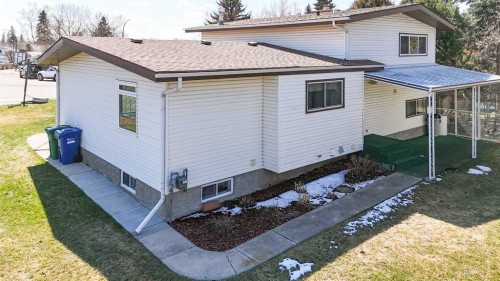 90 Welton Crescent, Red Deer, AB - Outdoor With Exterior