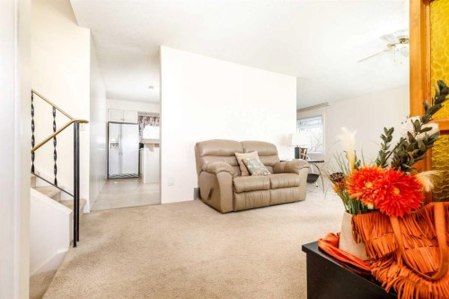 90 Welton Crescent, Red Deer, AB - Indoor Photo Showing Other Room