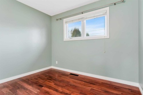 5 Freemont Close, Red Deer, AB - Indoor Photo Showing Other Room