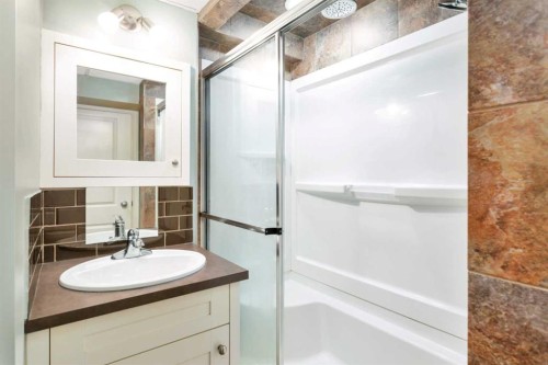 5 Freemont Close, Red Deer, AB - Indoor Photo Showing Bathroom