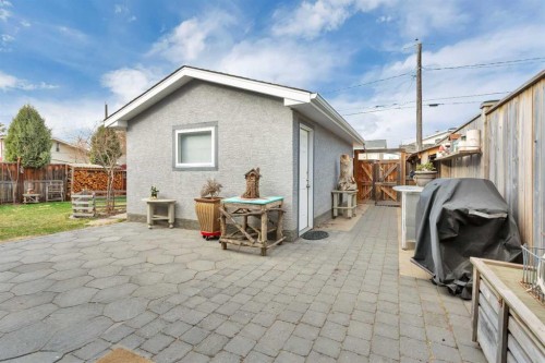5 Freemont Close, Red Deer, AB - Outdoor With Deck Patio Veranda With Exterior