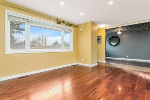 5 Freemont Close, Red Deer, AB - Indoor Photo Showing Other Room