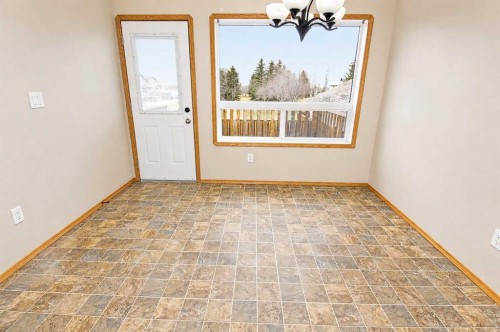 60 Vickers Close, Red Deer, AB - Indoor Photo Showing Other Room