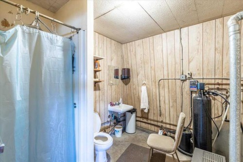 49059 Rge Rd 265, Rural Leduc County, AB - Indoor Photo Showing Bathroom