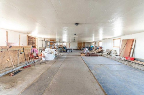 49059 Rge Rd 265, Rural Leduc County, AB - Indoor Photo Showing Garage