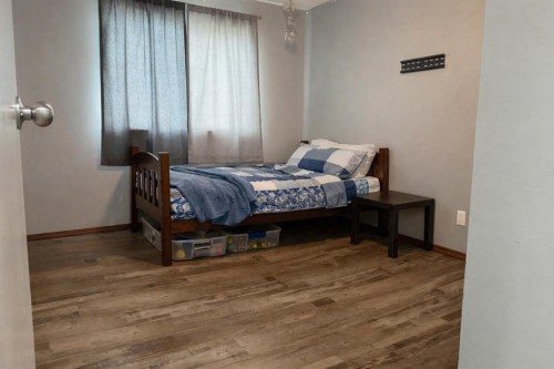 702 Royal Drive, Trochu, AB - Indoor Photo Showing Bedroom