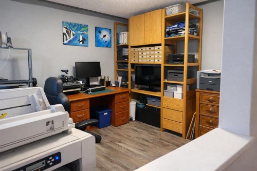 702 Royal Drive, Trochu, AB - Indoor Photo Showing Office