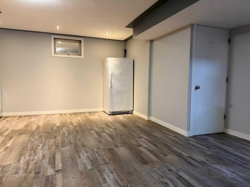 702 Royal Drive, Trochu, AB - Indoor