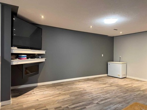 702 Royal Drive, Trochu, AB - Indoor Photo Showing Other Room