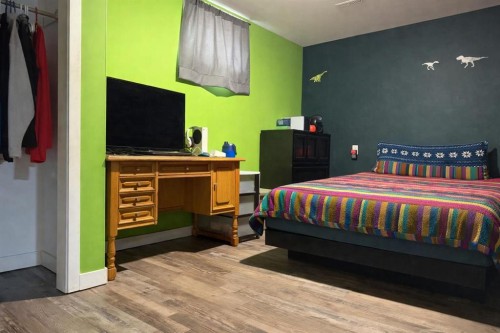 702 Royal Drive, Trochu, AB - Indoor Photo Showing Bedroom