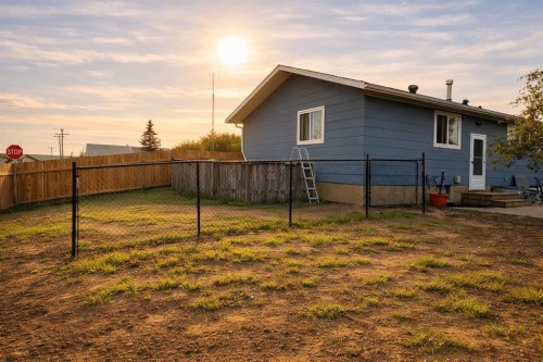 702 Royal Drive, Trochu, AB - Outdoor