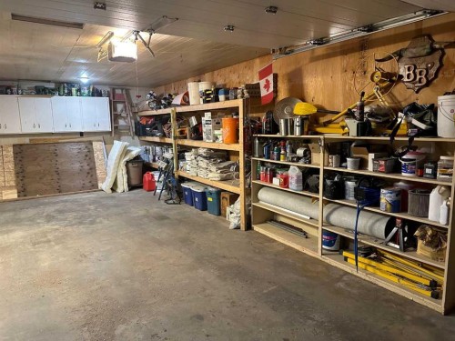 702 Royal Drive, Trochu, AB - Indoor Photo Showing Garage