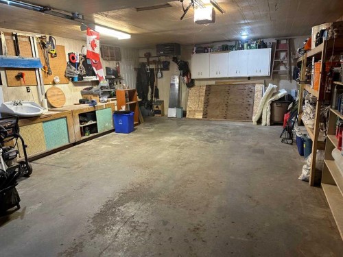 702 Royal Drive, Trochu, AB - Indoor Photo Showing Garage