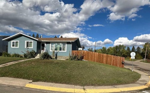 702 Royal Drive, Trochu, AB - Outdoor