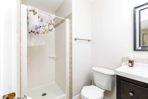 43 Webster Drive, Red Deer, AB - Indoor Photo Showing Bathroom