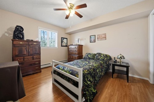 330-56 Carroll Crescent, Red Deer, AB - Indoor Photo Showing Bedroom