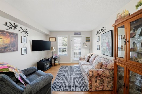 330-56 Carroll Crescent, Red Deer, AB - Indoor Photo Showing Living Room